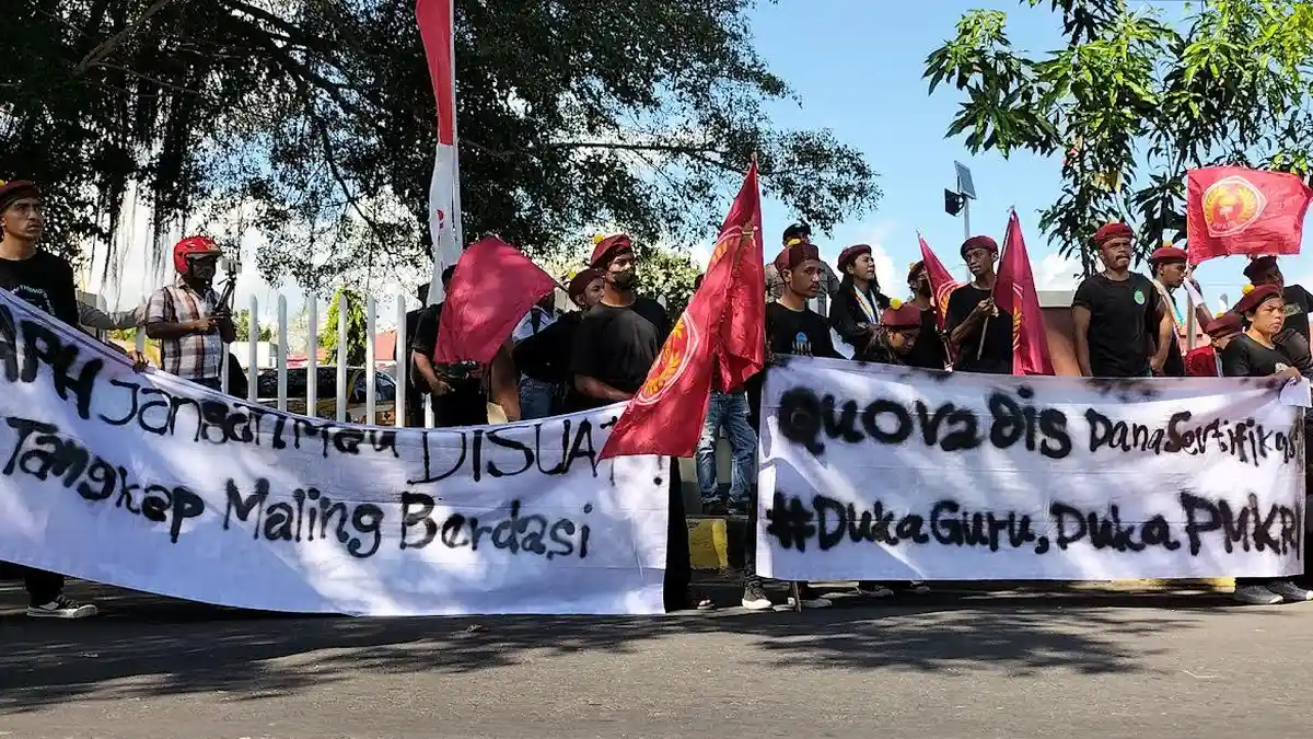 Demo Kasus Sertifikasi Guru, Aktivis PMKRI Maumere Gagal Bertemu Kapolres Sikka