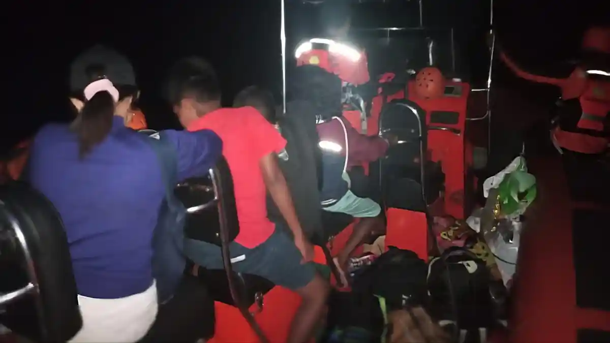 Kapal Mati Mesin di Perairan Nafar, 9 Penumpang Berhasil Dievakuasi Tim SAR Dobo