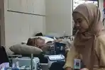 Kabid-Humas-Polda-Jateng-Kombes-Pol-Artanto-saat-melakukan-donor.jpg