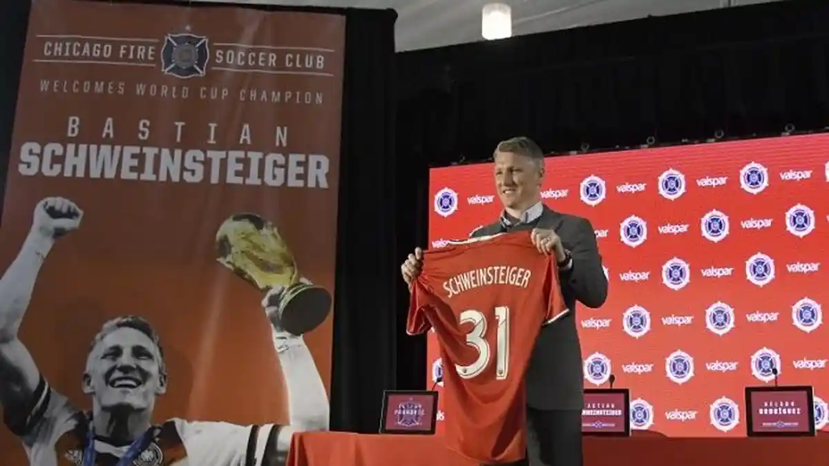 Bastian Schweinsteiger Dapat Dukungan dari Arjen Robben Tinggalkan Manchester United