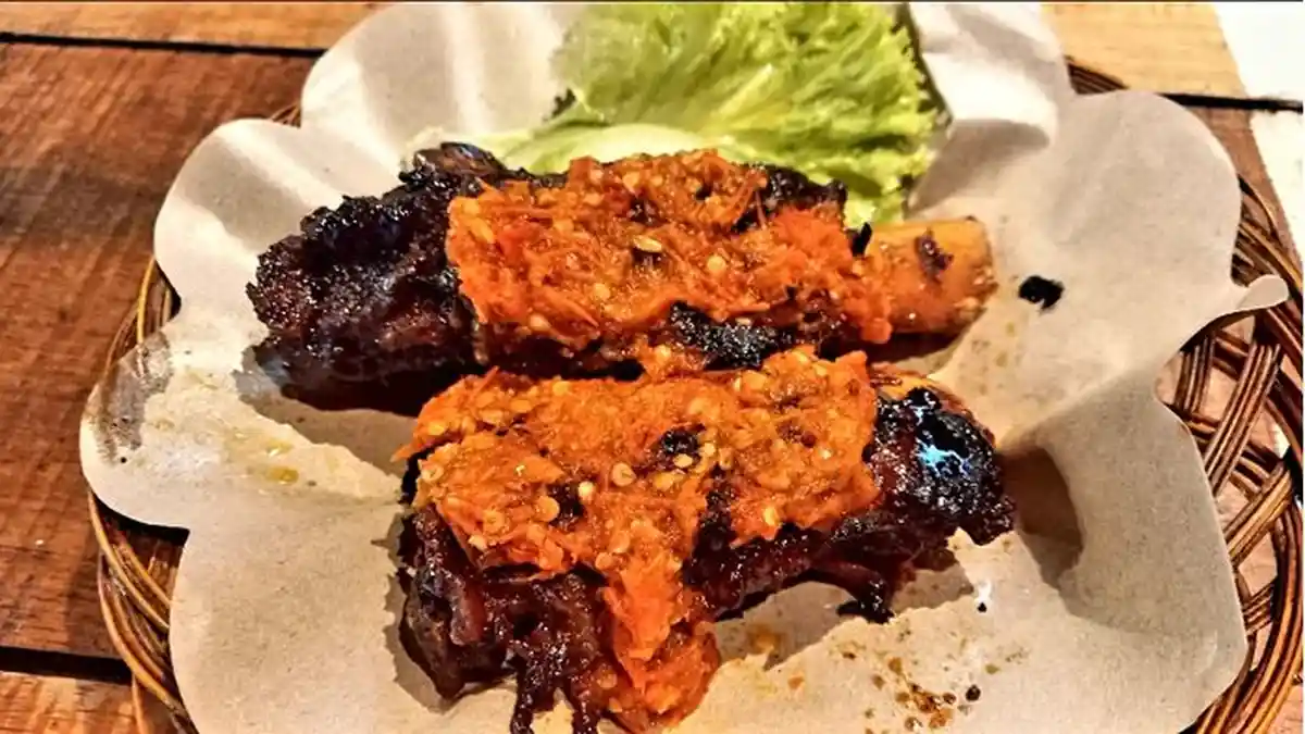 Ini Resep dan Cara Membuat Iga Bakar Sambal Pedas yang Nikmat 