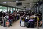 Antrian Pemudik di Stasiun Pasar Senen H-6
