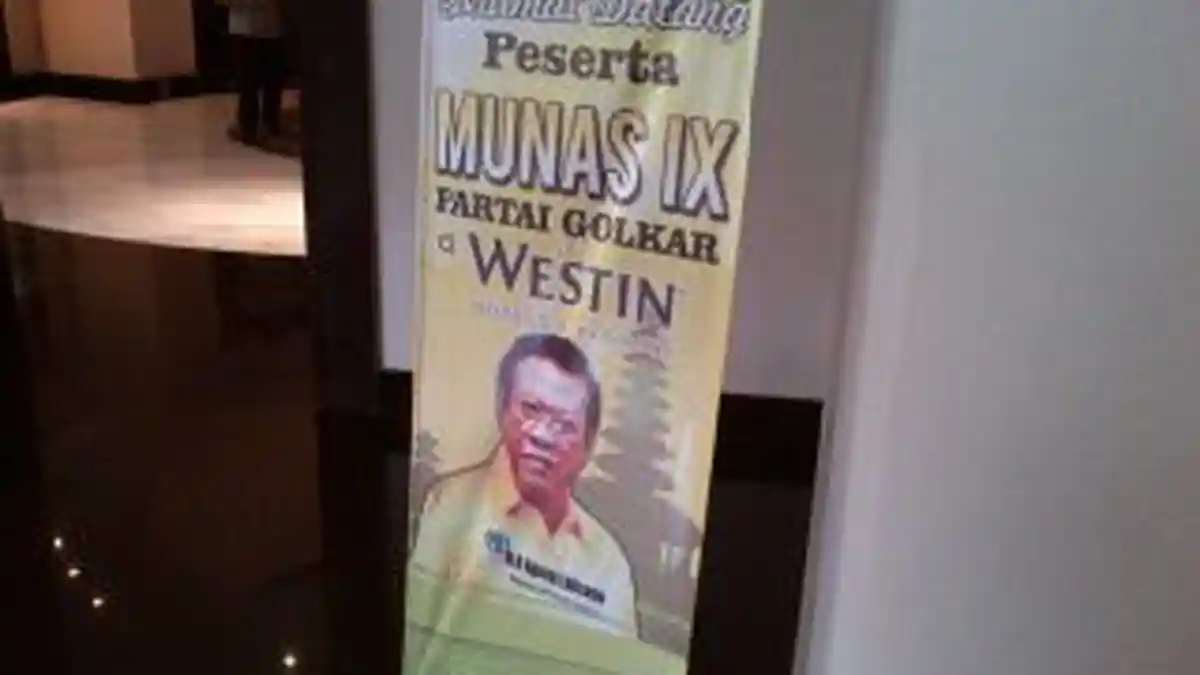 Spanduk Agung Laksono Muncul di Munas Golkar Bali
