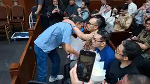 Riva-Siahaan-sebelum-membacakan-nota-pembelaan.jpg