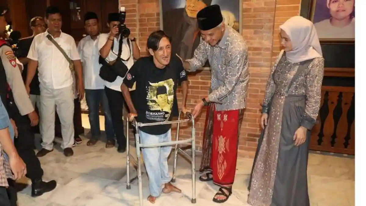 Difabel Asal Purbalingga Rela Motoran Saat Hujan Demi Bertemu Ganjar Pranowo
