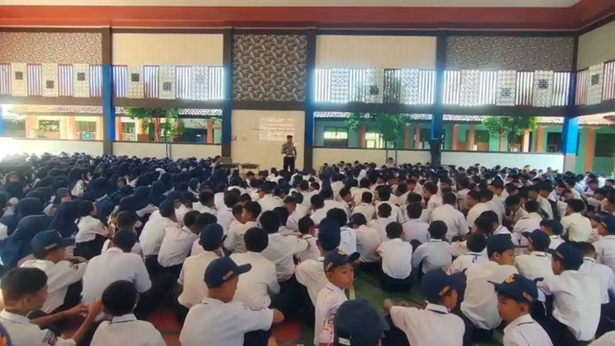 Suasana Hari Kedua MPLS di SMP Negeri 1 Pangandaran, Melibatkan Kepolisian