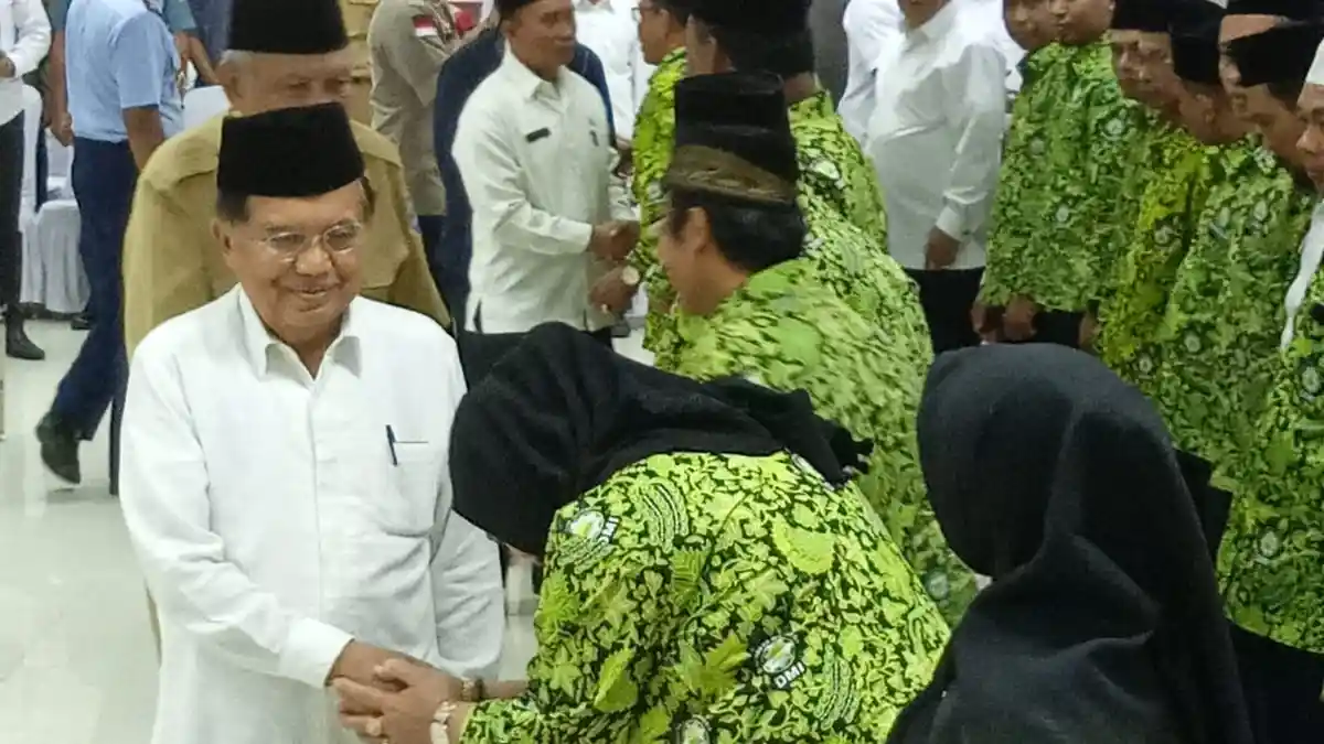 Ketum DMI Jusuf Kalla Lantik Pengurus Dewan Masjid Indonesia Kalimantan Utara