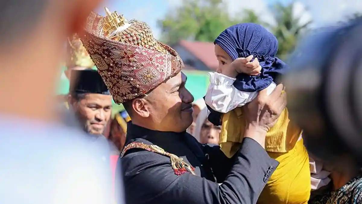 Bupati Safaruddin Serahkan Kursi Roda dan Kunci Rumah Duafa di HUT Ke-24 Abdya