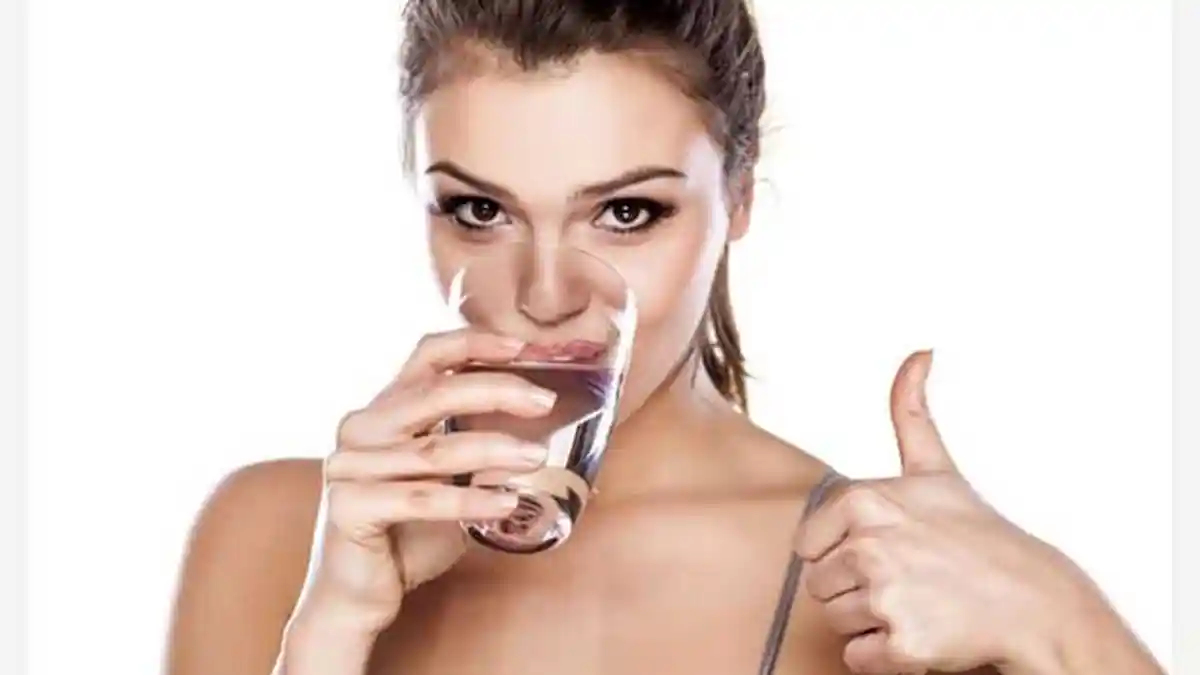 Tips Sehat, Cara Mudah Turunkan Berat Badan, Minum Air Hangat, Simak 8 Manfaat Air Hangat