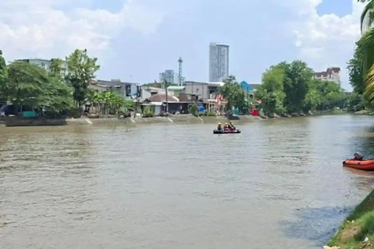 Diduga Terpeleset, Pria Paruh Baya Tenggelam Saat Mandi Dekat Pintu Kalimas Surabaya