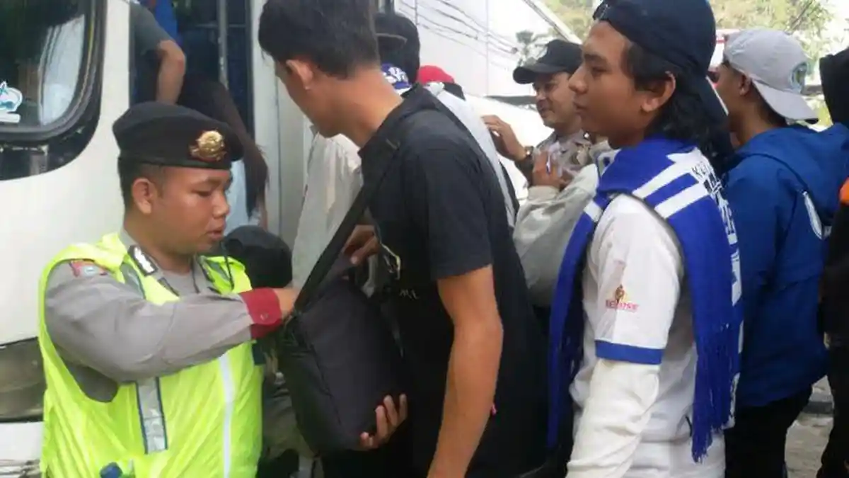 Sebelum Naik Bus, Bobotoh Purwakarta Tes Urine