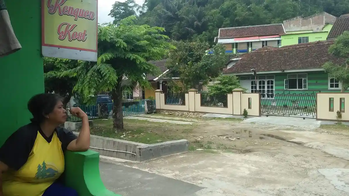 Kawanan Monyet Juga Rutin Turun dari Bukit Banten, Acak-acak Kue hingga Makan Kurma