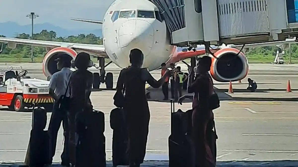 BREAKING NEWS: Aktivitas Bandara Djalaludin Gorontalo Ditutup Sementara Akibat Erupsi Gunung Ruang