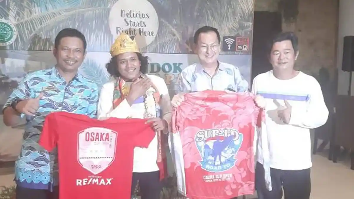 Pulang Kampung, Teddi Atlet SUP didampingi Wabup Belitung Diarak Keliling Kota Tanjungpandan