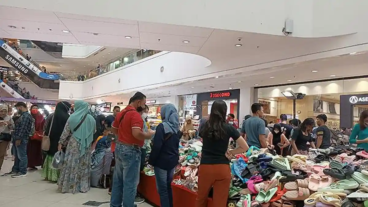 Penghujung Tahun 2022, Warga Padati Pusat Perbelanjaan di Medan, Ramai-ramai Berburu Diskon