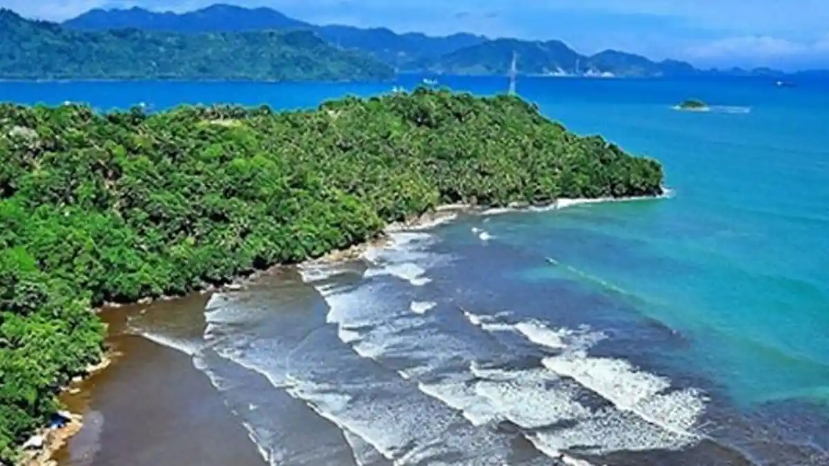 Delapan Pantai Indah di Sumatera Barat