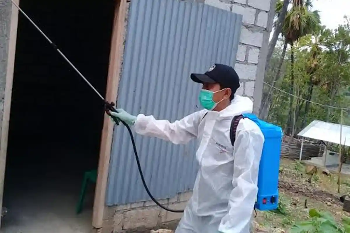 TAGANA NTT Lakukan Penyemprotan Disinfektan di Kelurahan Manulai II 