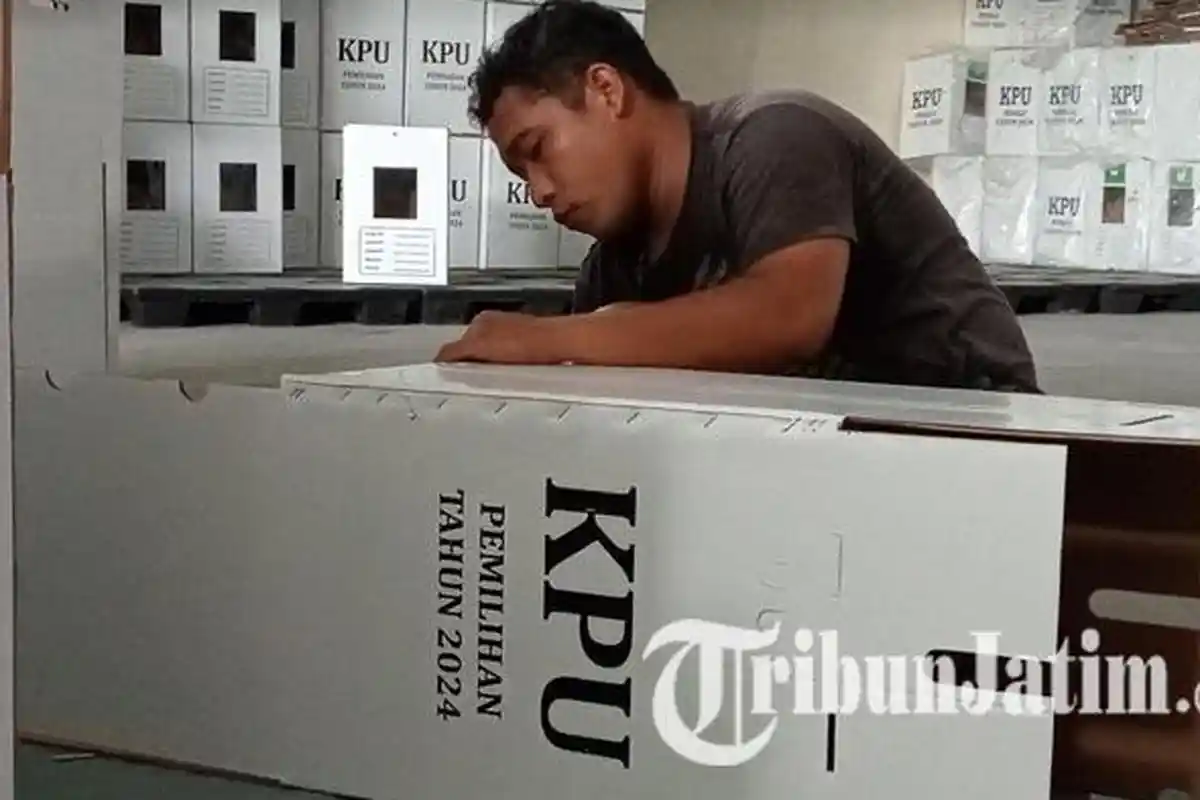 3.900 Kotak Suara untuk Pilkada Jombang 2024 di Gudang Penyimpanan KPU Mulai Dirakit