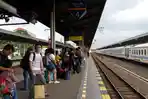 peron-stasiun-cirebon.jpg
