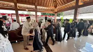 Gelar-Griya-Lebaran-Bupati-Hamenang-Diserbu-Tamu-Lintas-Agama-Hadir-dalam-Suasana-Hangat.jpg