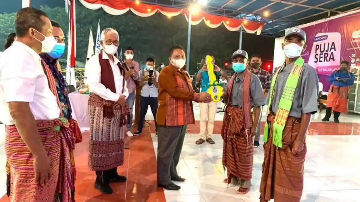 Puncak HUT Ke-9 Kabupaten Malaka Warga Transmigrasi Kapitan Meo Terima 32 Kunci Rumah