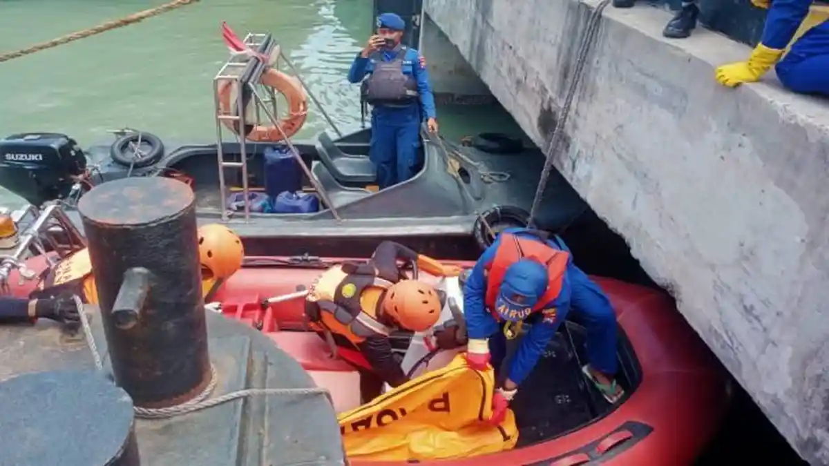 3 Hari Pencarian, Penumpang KM Dharma Ferry VII yang Terjatuh di Perairan Gresik Ditemukan Meninggal