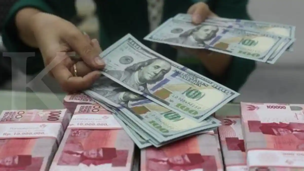 Jumat Sore, Rupiah Ditutup Melemah ke Level Rp 14.698 per Dolar AS, Berikut Kurs di 5 Bank