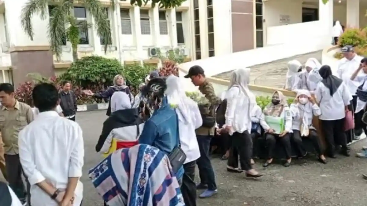 Belasan Tahun Jadi Honorer Tapi Tak Lulus Seleksi PPPK, Ratusan Honorer Mengadu ke DPRD Prabumulih