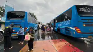 Sejumlah-pemudik-yang-menggunakan-bus.jpg