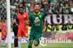oktafianus-fernando-di-laga-persebaya-vs-persija-jakarta-di-laga-final-piala-gubernur-jatim-2020.jpg