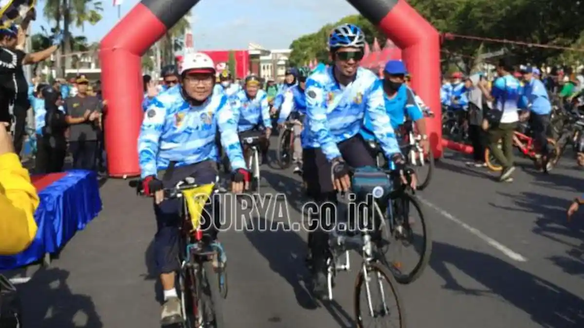 Upaya Pemkab Jember Hemat BBM Lewat Gerakan 'Jember Langit Biru dengan Bersepeda'