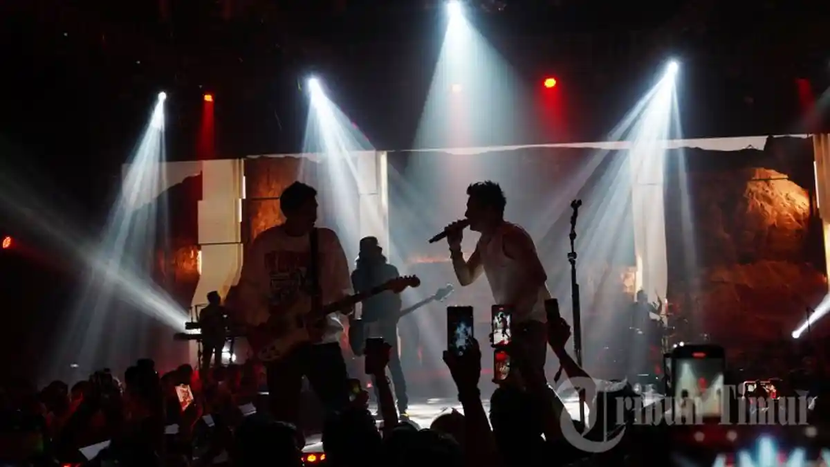 Aksi Panggung Noah Menghibur Warga Makassar - noahkonser17.jpg