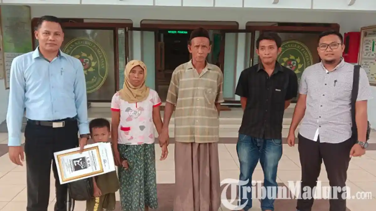 Diadili Gara-Gara Cabut Pohon Pisang, Tukang Becak di Pamekasan Ini Akhirnya Lolos Gugatan Prodeo