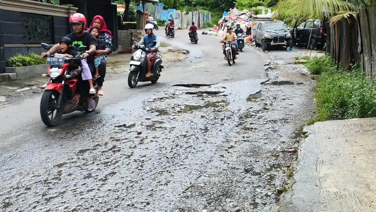 3 Ruas Jalan di Kawasan Kebun Cengkeh - Ambon Ini Kembali Rusak