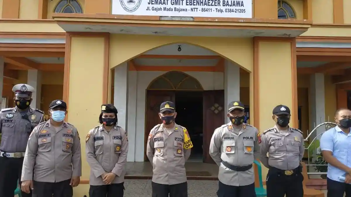 Pesonil Polres Ngada Lakukan Pengaman Misa Minggu Palma