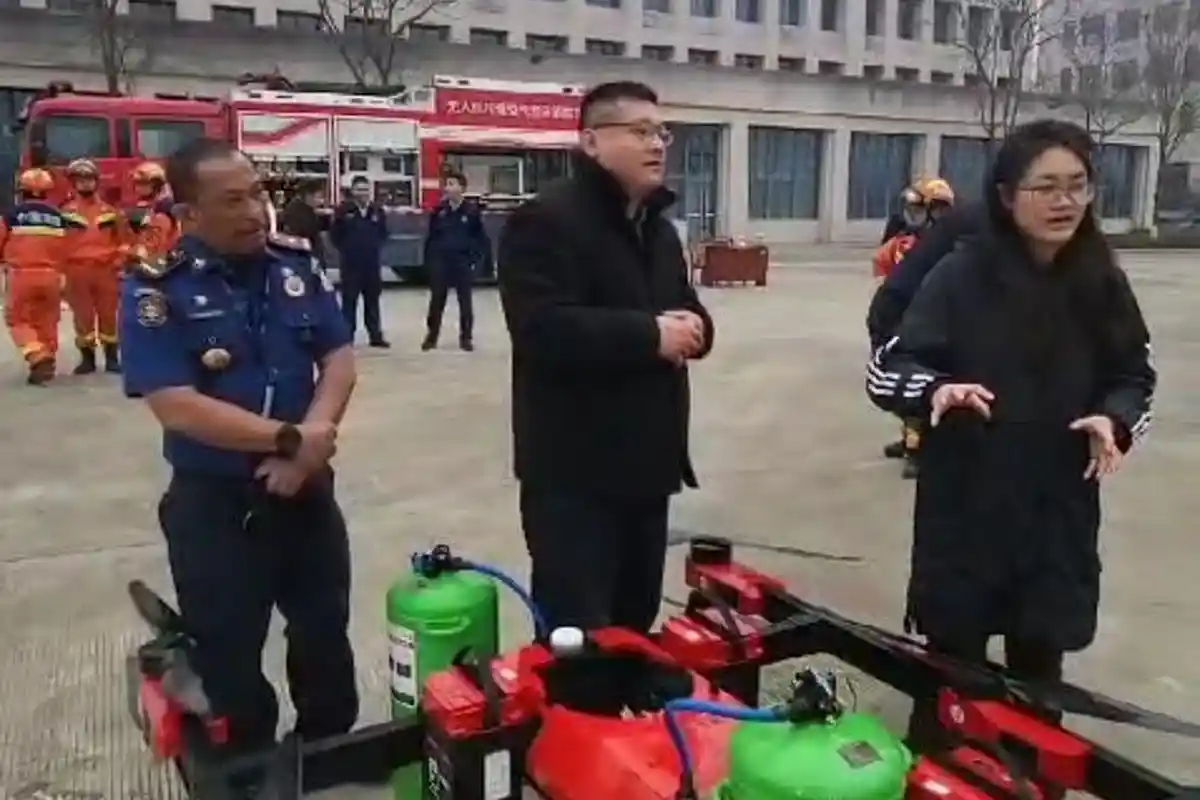 Ini Kecanggihan Drone Pemadam Kebakaran Tiongkok, Kepala Damkarmat Makassar Terpikat