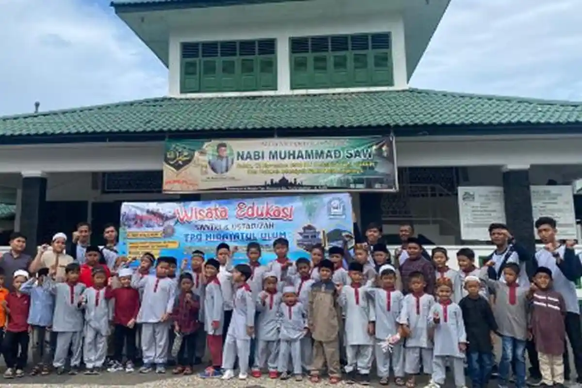 TPQ Hidayatul Ulum Adakan Wisata Edukasi Santri, Kunjungi Museum hingga Ziarah Makam Ulama