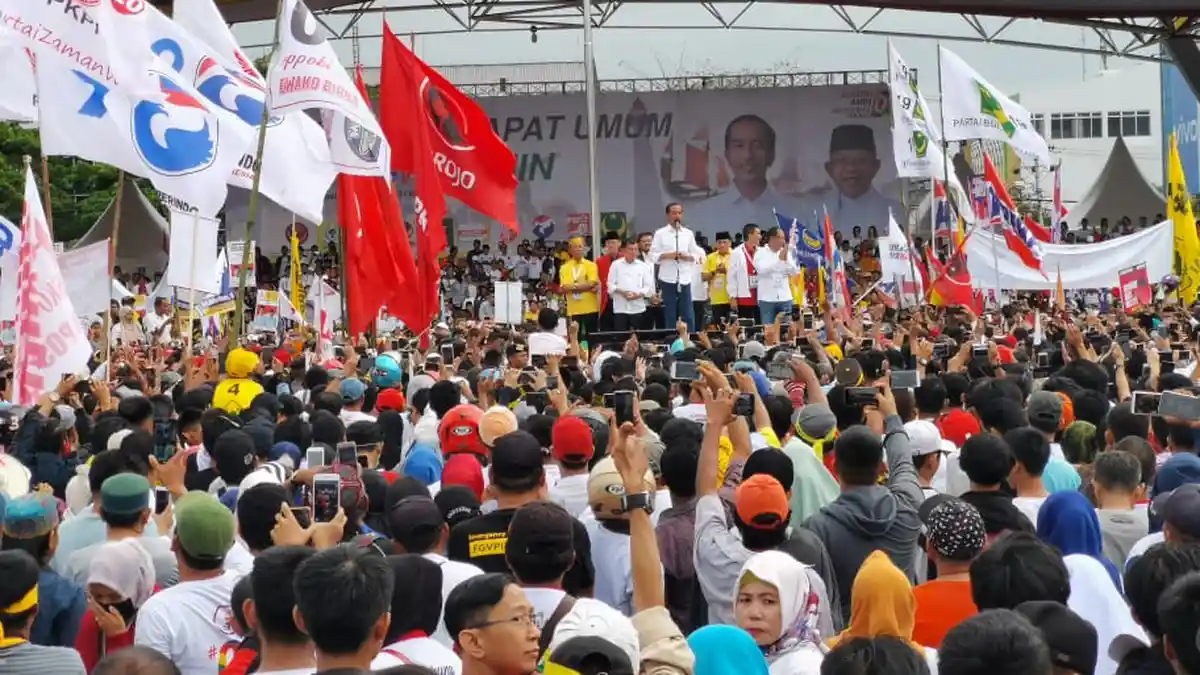 Jokowi Bahas Kekuatan TNI dan Fitnah Dirinya di Kampanye Rapat Umum Makassar