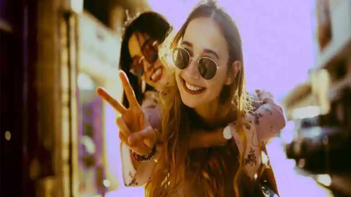 Seperti Magnet! Inilah 6 Zodiak yang Paling Sering Menarik Perhatian Orang Lain