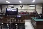 sidang-terdakwa-hakim-nonaktif-Itong-Isnaeni-Hidayat-di-Pengadilan-Tipikor-Surabaya.jpg