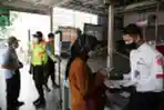 Uji Coba Aplikasi PeduliLindungi untuk Penumpang KRL di Jakarta