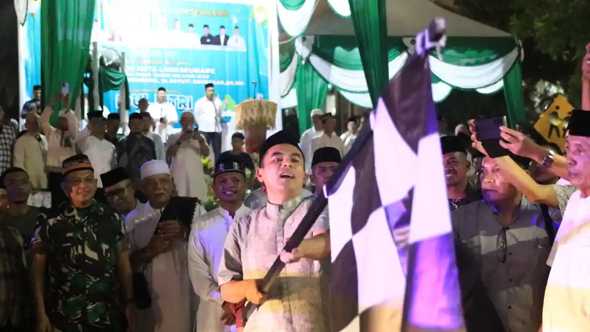  Wali Kota Lhokseumawe Lepas Pawai Takbir Keliling, Warga Sambut dengan Meriah