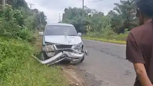 20260320_mobil-terlibat-kecelakaan.jpg