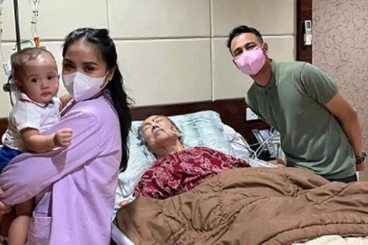 Raffi Ahmad Jenguk Mamih Popon Setelah Syuting Acara TV