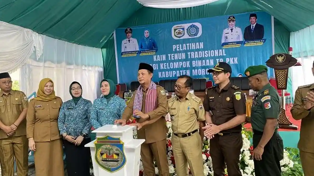 Pemkab Morowali Gelar Pelatihan Tenun Tradisional di Bungku Timur