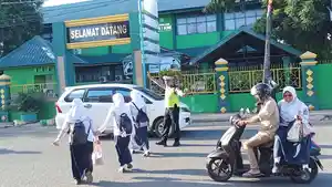 LALU-LINTAS-Potret-personel-Satlantas-Polres-Bone-saat.jpg