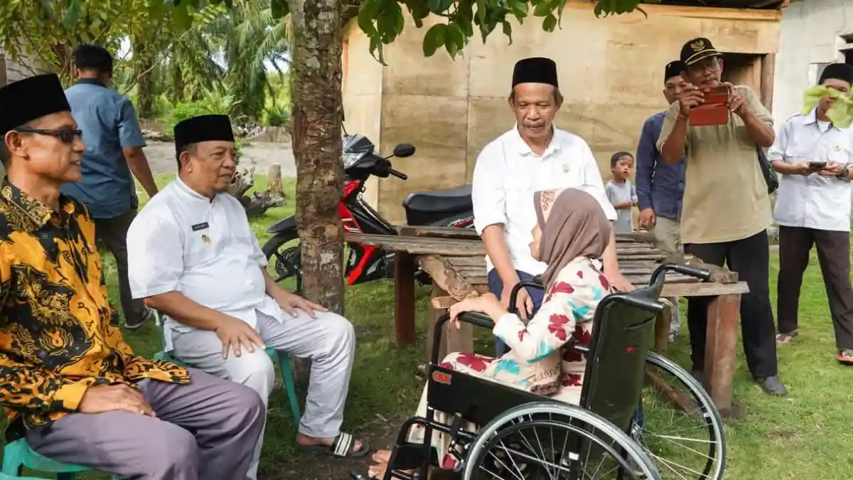 Pemkab dan Baznas Bedah Rumah-Beri Bantuan Kursi Roda Warga Penago Baru Seluma
