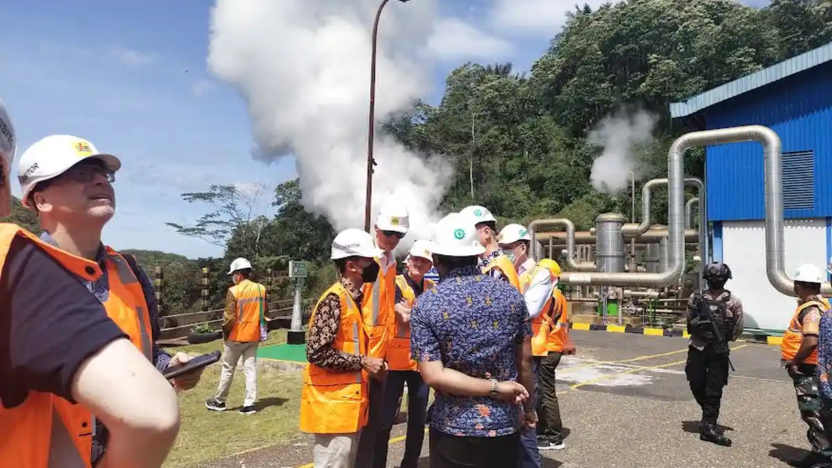PLN Berkomitmen untuk Mengembangkan Energi Terbarukan dengan Energi Bersih 
