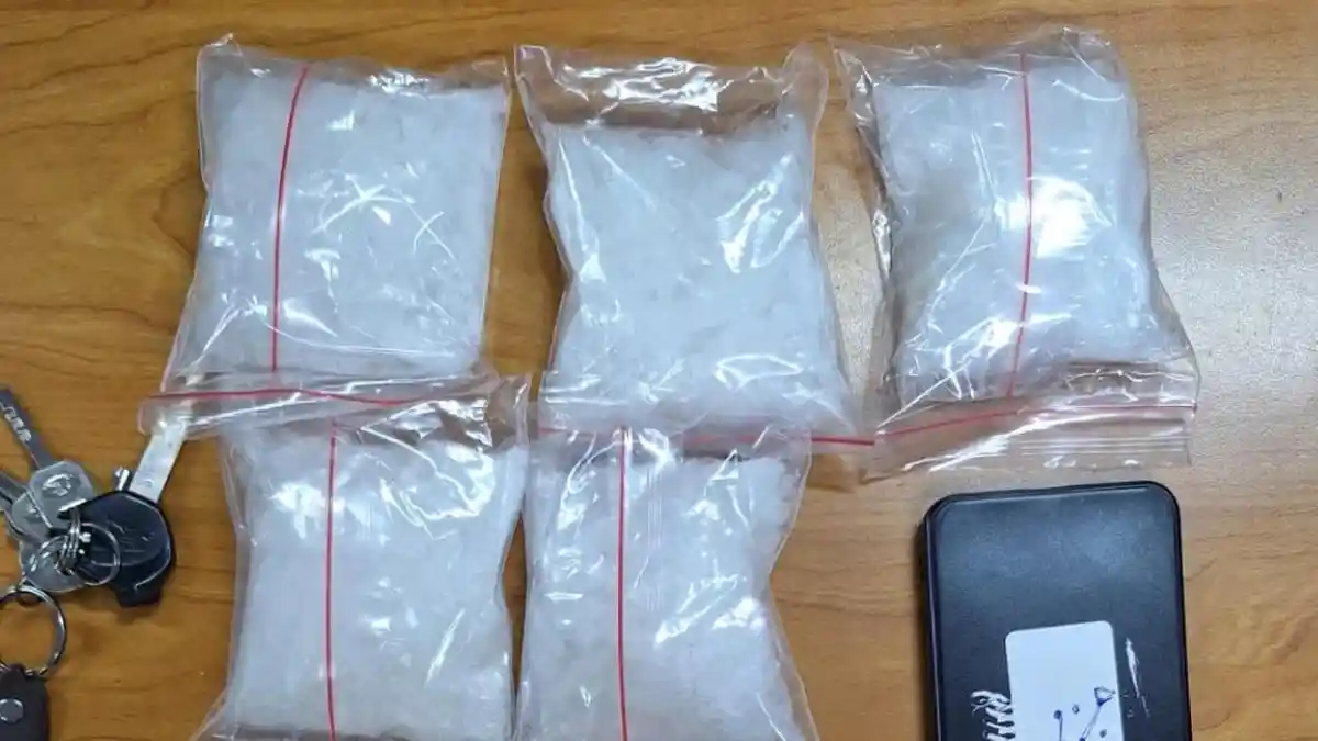 Simpan Sabu Setengah Kilogram dalam Kaleng Biskuit, Kurir di Pasar Rebo Dibekuk Polisi