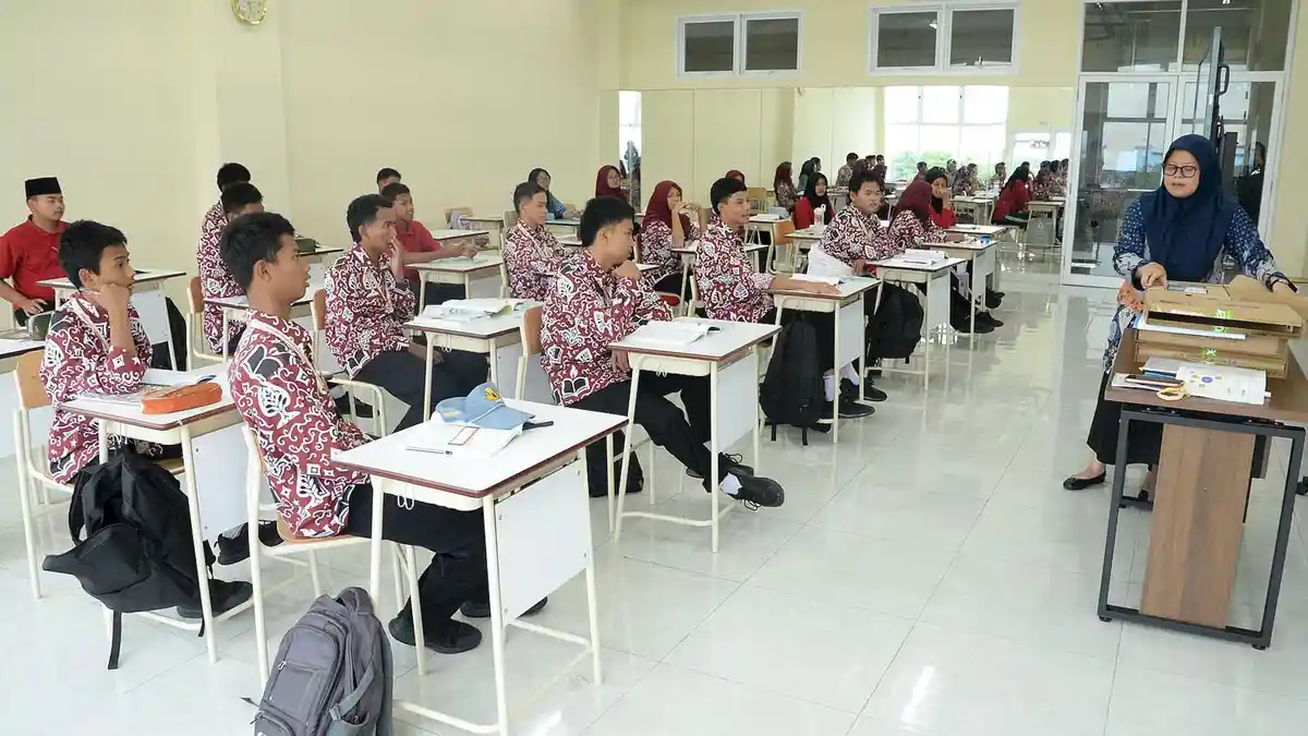 Kunci Jawaban Pendidikan Agama Islam Kelas 7 SMP/MTs Kurikulum Merdeka Hal 53: Pantun Ilustrasi
